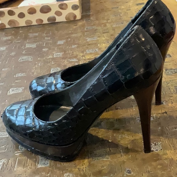 STUART WEITZMAN Black Pumps Croc Embossed Platform Stiletto Heels Round Toes 7M - Picture 6 of 7